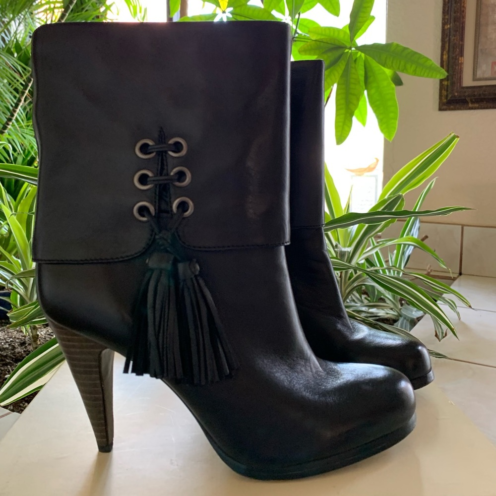 COACH SOFT LEATHER BOOTS BLACK LEGRA SIZE 8M PREOWNED IN BOX